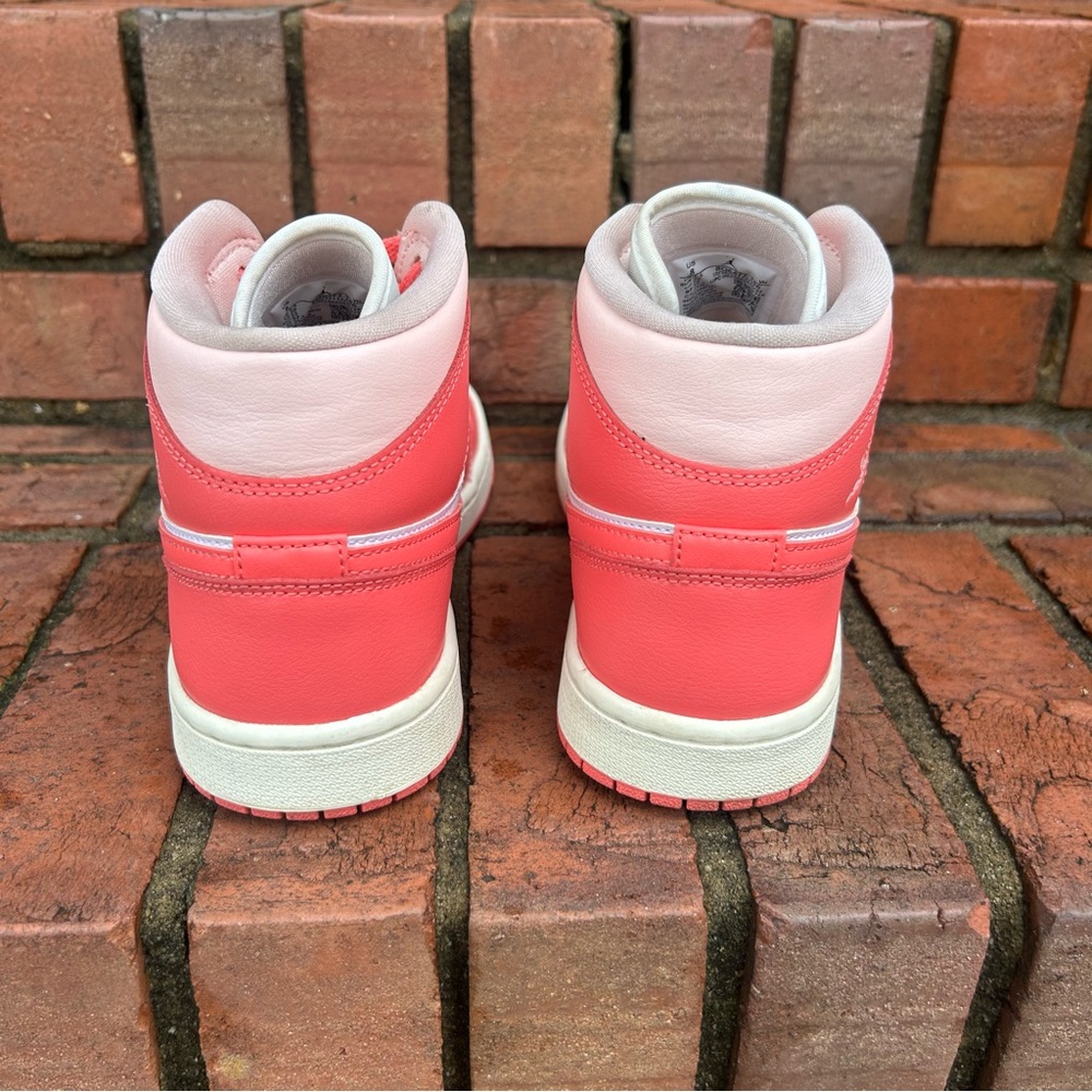 NIKE Air Jordan 1 Mid "Strawberries and Cream" sneakers. Women’s size 8 - Picture 7 of 15